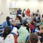 Profissionais da prefeitura orientam usuários para prevenção e controle do diabetes em ação de saúde